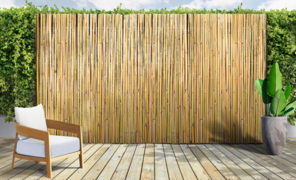 Penyekat bambu untuk memberikan privasi